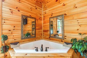 Ensemble douche/baignoire, baignoire à jets, sèche-cheveux
