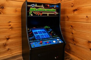 Games room - Creating Memories-Theater Room, Wet Bar, Arcade, Hot Tub, Pool Table & Fire Pit (Sevierville)