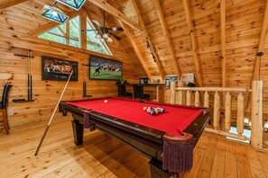 Games room - Creating Memories-Theater Room, Wet Bar, Arcade, Hot Tub, Pool Table & Fire Pit (Sevierville)