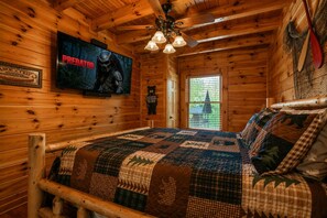 2 bedrooms, iron/ironing board, free WiFi, bed sheets - Creating Memories-Theater Room, Wet Bar, Arcade, Hot Tub, Pool Table & Fire Pit (Sevierville)