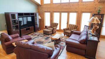 Smart TV, lettore DVD, libri, studio