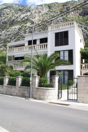 Front of property - Apartments Radulovic (Kotor)