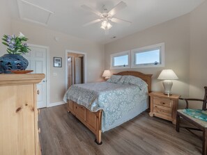 4 bedrooms, free WiFi, bed sheets - Callalily | Gorgeous Ocean Views in Topsail Beach! (Topsail Beach)