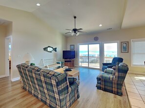 TV, DVD player - Callalily | Gorgeous Ocean Views in Topsail Beach! (Topsail Beach)
