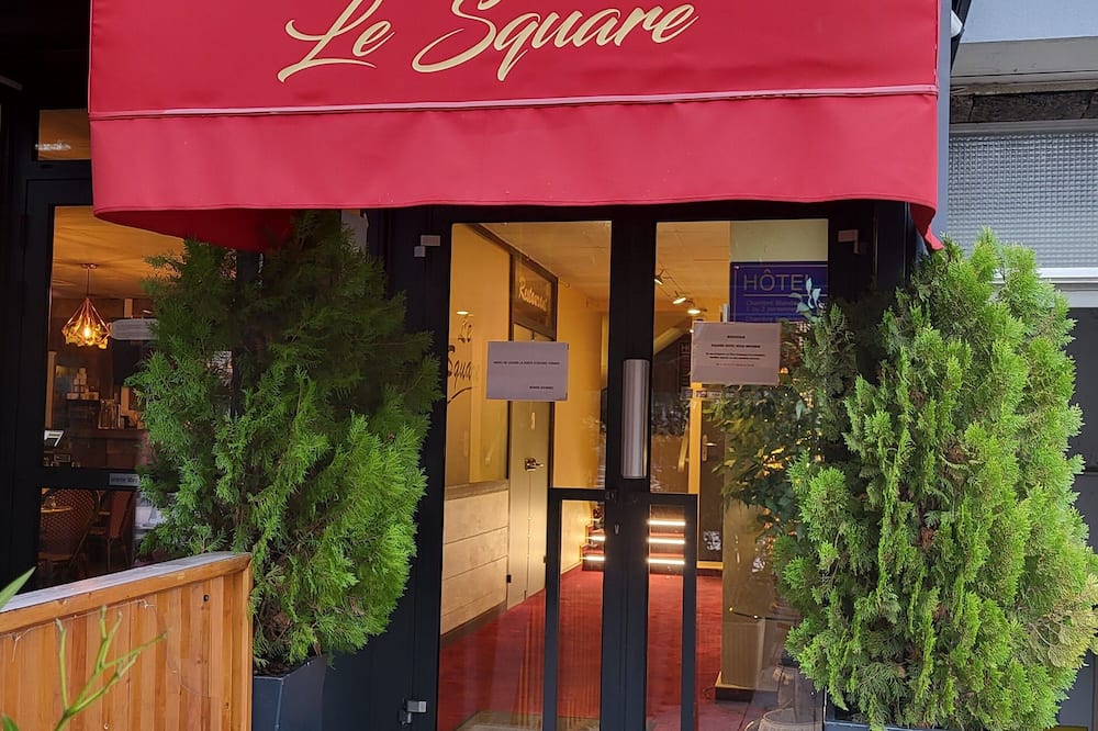 Square Hotel