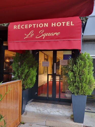 Square Hotel