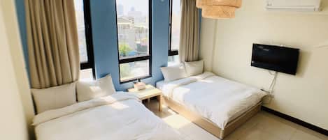 Phòng 4 | 1 phòng ngủ, bộ đồ giường cao cấp, bàn