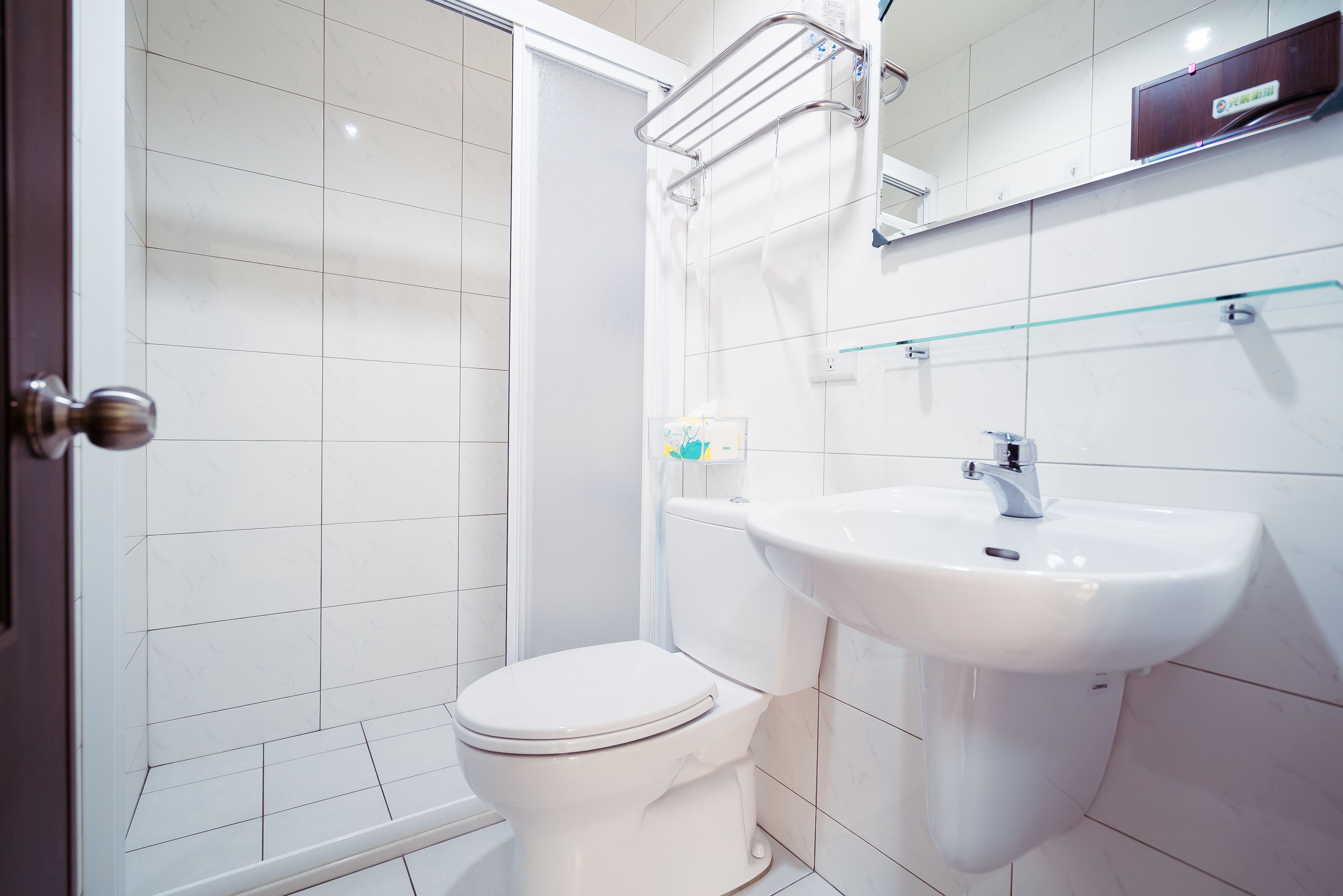 四人房 | 浴室 | 淋浴設備、免費梳洗用品、風筒、拖鞋