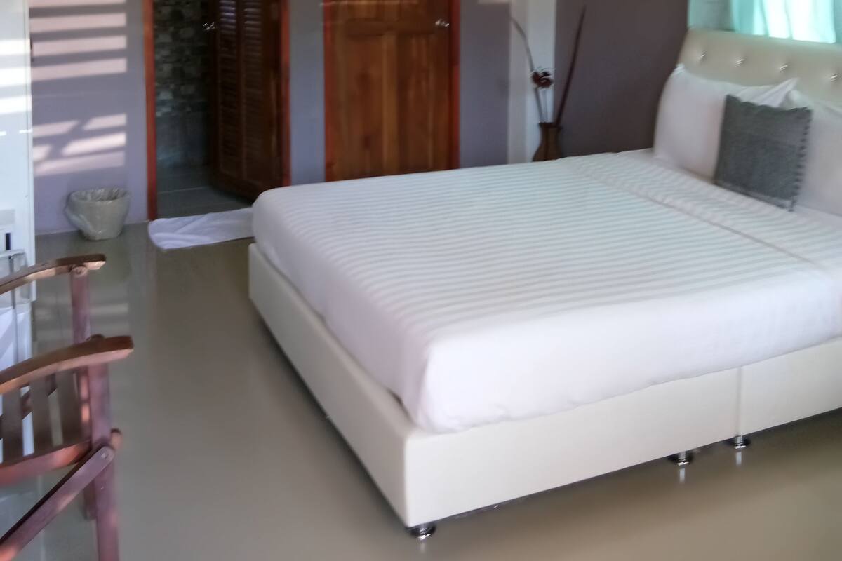 VIP Room | Blackout drapes, rollaway beds, free WiFi