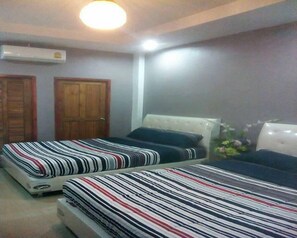 Family Room  | Bathroom | Shower, free toiletries, towels