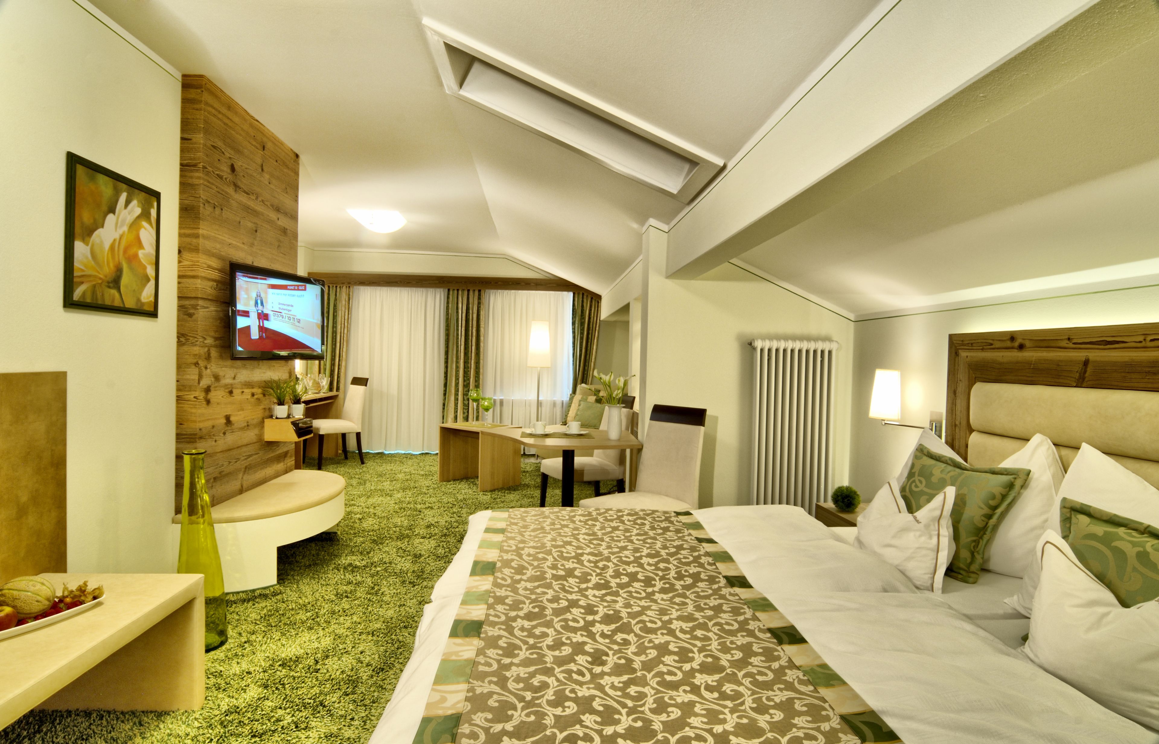 superior suite | hypo-allergenic bedding, minibar, in-room safe, desk