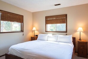 4 bedrooms, iron/ironing board, free WiFi, bed sheets