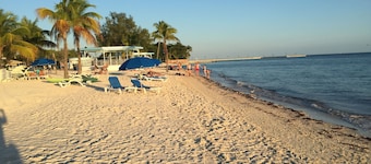 Cudjoe Key 3bdr,2 bath Pool, 20 min from Key West, Ocean Access, Bikes, Canoe