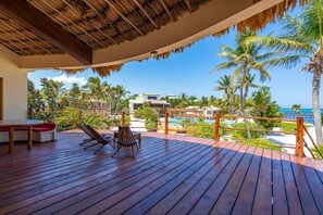 Outdoor dining - San Pedro 5-bedroom, 4-bathroom Villa Opal, ocean views, concierge onsite (San Pedro)