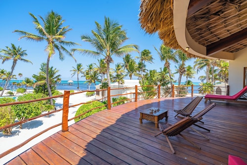 San Pedro 5-bedroom, 4-bathroom Villa Opal, ocean views, concierge onsite