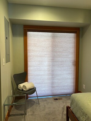 3 室のベッドルーム、アイロン / アイロン台、WiFi (無料)、ベッドシーツ