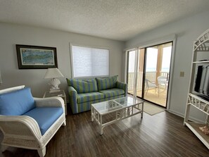 Flat-screen TV, DVD player - ⛱️Sand Pebbles B7⛱️ Two Oceanfront Decks, Beach Access (Carolina Beach)