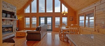 Scenic Cabin w/ Hot Tub, Panoramic Views, 8 mins to Hatley Pointe+ Biltmore Pass