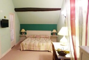 Desk, free cribs/infant beds, free WiFi, bed sheets