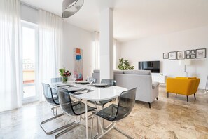 Dining - Central Station 2 - Apartment with Terrace, Florence (Firenze)
