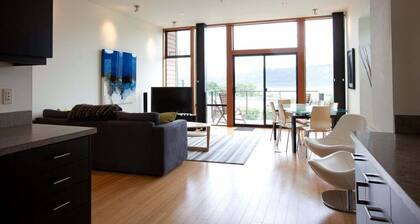 Bridge View Loft - Modernit, upeat näkymät, kävele keskustaan