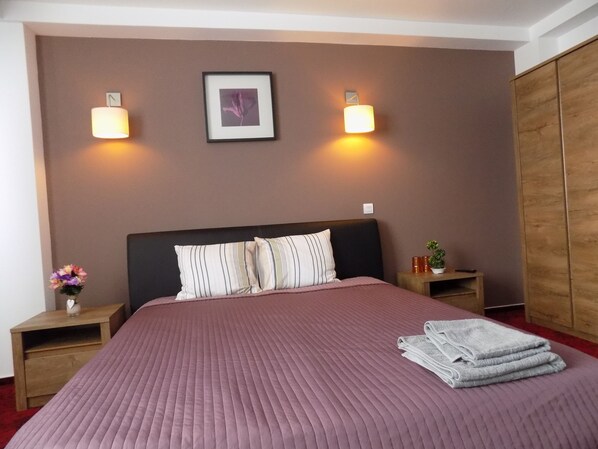 1 bedroom, WiFi, bed sheets