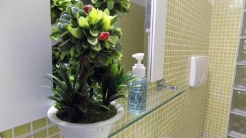 Towels, shampoo, toilet paper