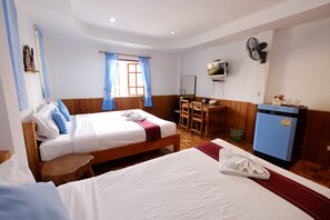 Deluxe Triple Room - The Good View Guesthouse (Mae Sariang)