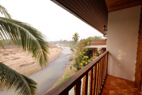 ห้องดีลักซ์ดับเบิล | ระเบ�ียง