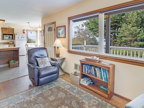 Garden Cottage (By the Sea)