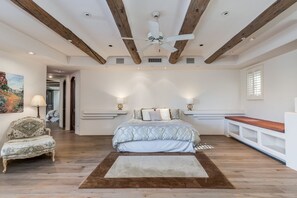 4 bedrooms, desk, iron/ironing board, free WiFi
