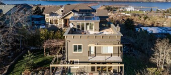 Hazel House - Gorgeous, Views, Perfect Hood River Getaway!