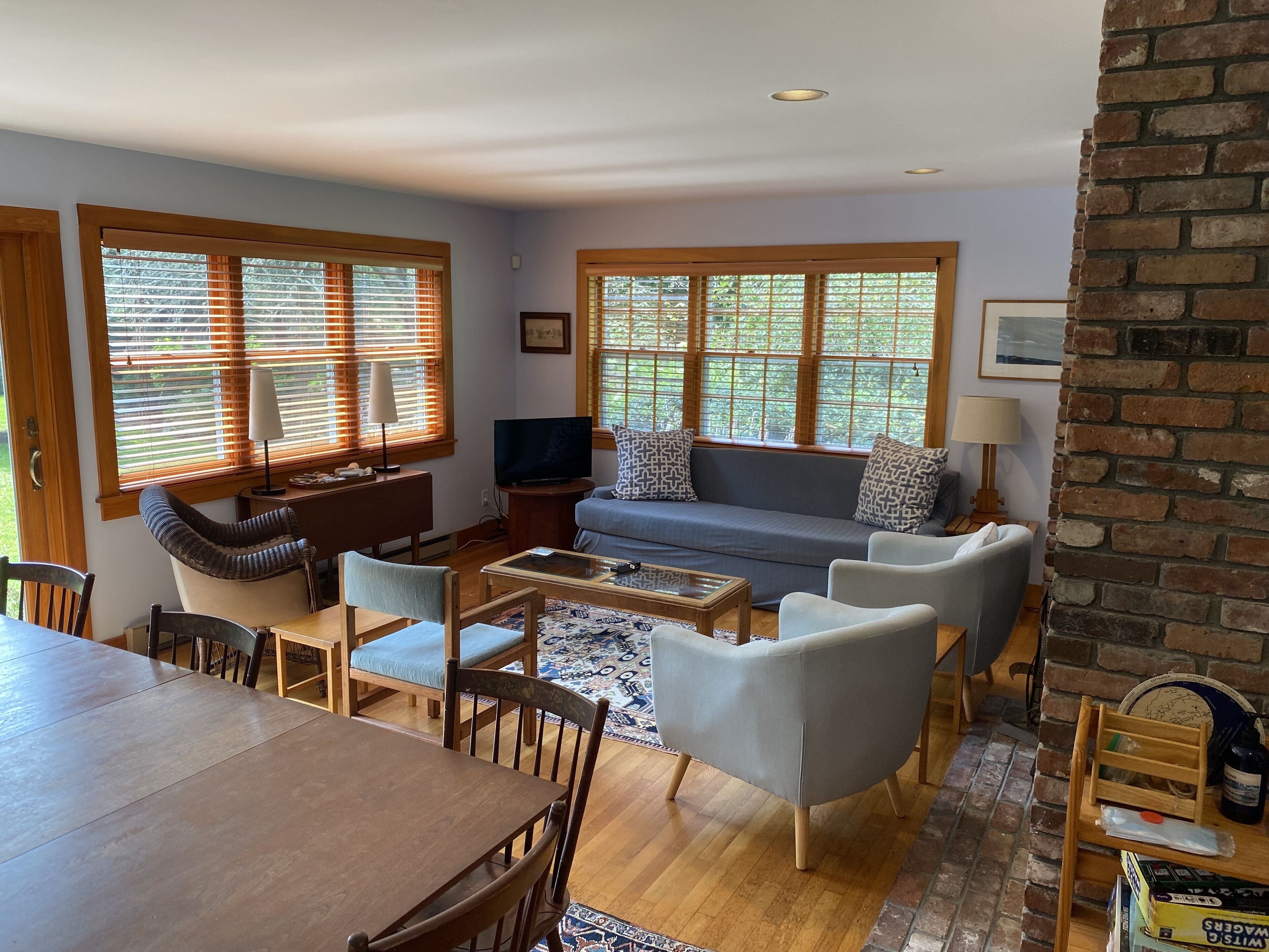 PRIME FERRY TICKETS AVAILABLE! CHARMING MUSIC ST HOME WITH PRIVATE BEACH ACCESS!