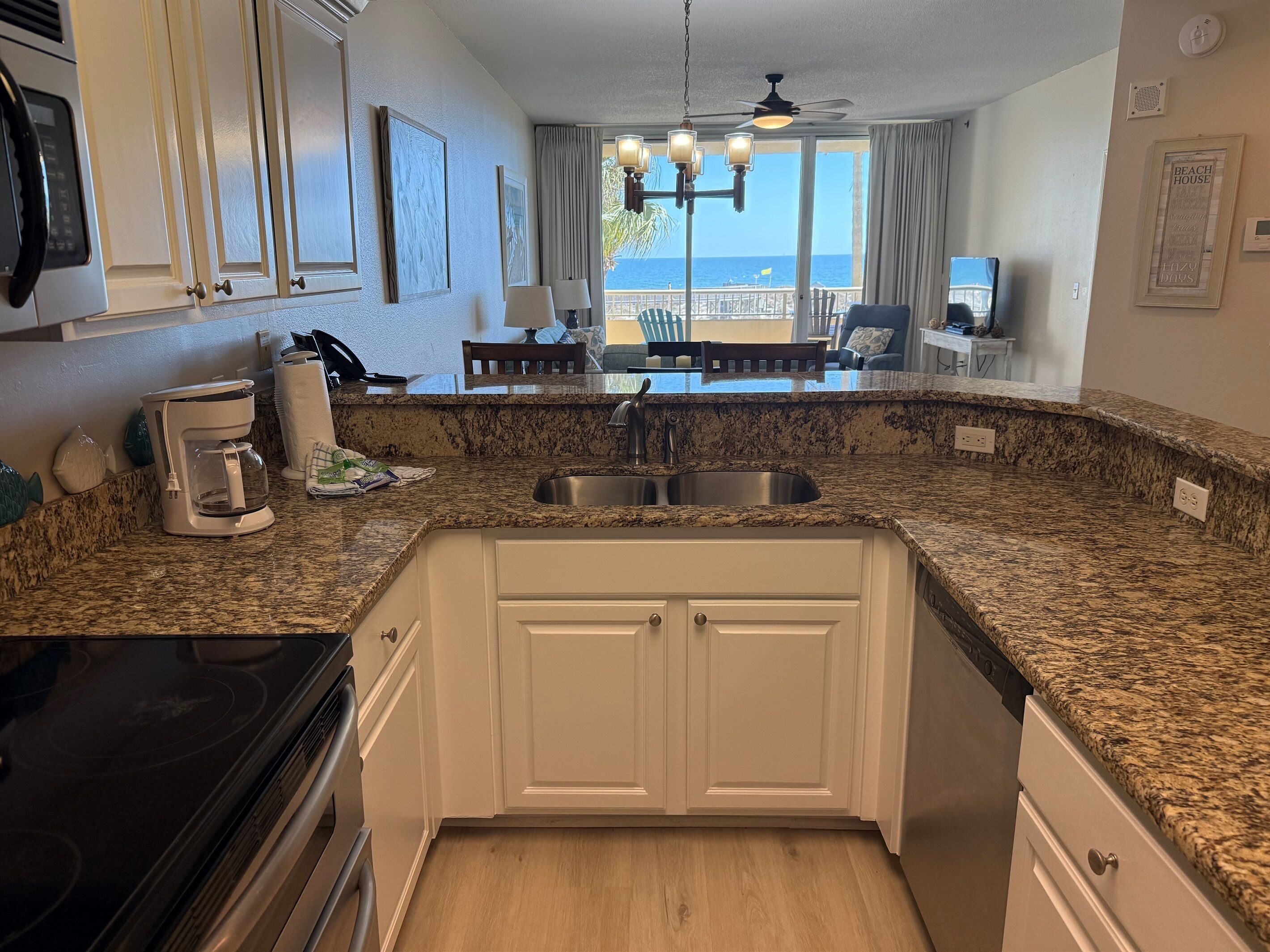 Frigorífic, microones, forn i placa de cuina 