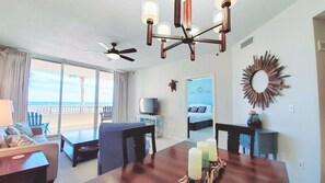 TV connectée, lecteur de DVD, baby-foot, table de tennis de table