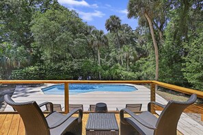 A heated pool - Beach Home New Kitchen 2 Minutes to the Beach! Bikes & Beach Gear included (Hilton Head Island)