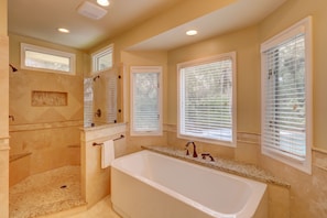Bathroom - Beach Home New Kitchen 2 Minutes to the Beach! Bikes & Beach Gear included (Hilton Head Island)