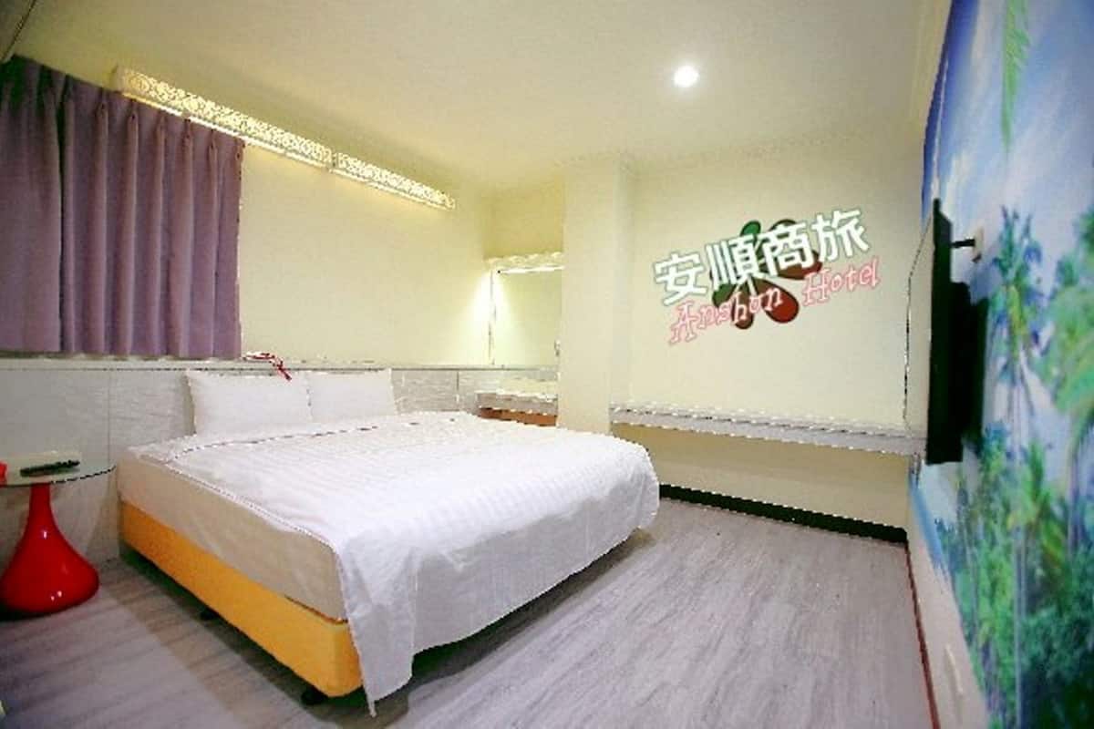 Business Double Room | Minibar, desk, blackout drapes, WiFi (free)