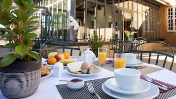 Daily buffet breakfast (EUR 14.50 per person)