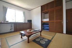 Traditional Room, Shared Bathroom (Japanese Style, Tatami) | Wi-fi percuma, cadar katil