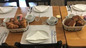 Alimentos y bebidas