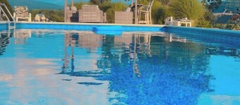 10 minutes to FallingWaterand 15 minutes to Ohiopyle. Very Quiet !