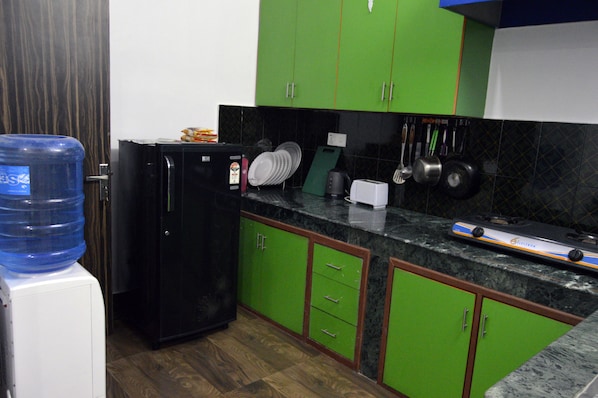 Comfort Apartment, 2 Bedrooms, City View | Private kitchen
