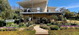 Lyreen's apartment B&B