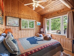 2 chambres, fer et planche à repasser, lit de bébé portatif