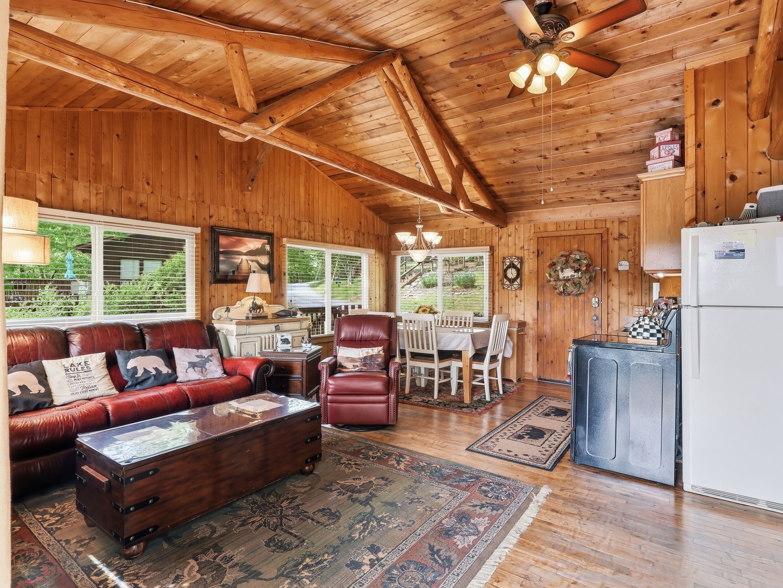 Smart TV, fireplace, Netflix, streaming services