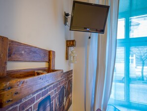 Suite studio Design | Aire de séjour | Téléviseur à écran plat