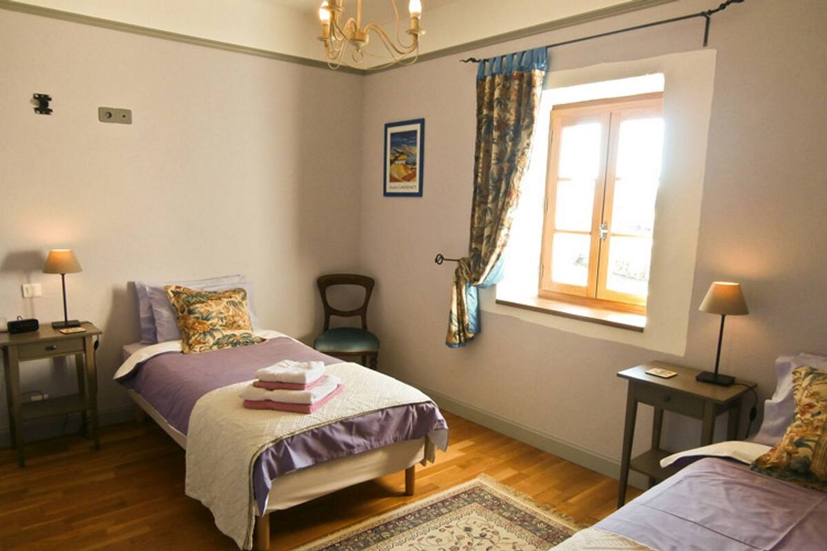 Twin Room (Lavande) | Premium bedding, iron/ironing board, free WiFi, bed sheets
