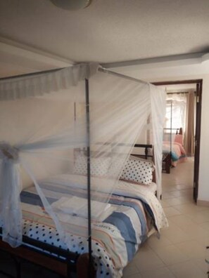 Desk, free WiFi, bed sheets - Neptune Winds Hotel (Ongata Rongai)