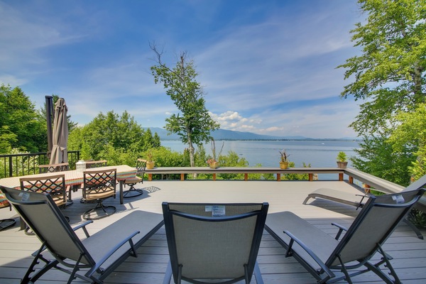 Sagle Vacation Rental | 4BR | 2.5BA | Stairs Required | 2,400 Sq Ft